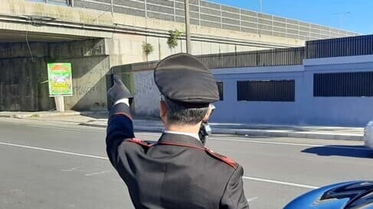 "Au secours, je ne veux pas mourir" : c'est ainsi que la police sauve la jeune fille qui restait accrochée au pont