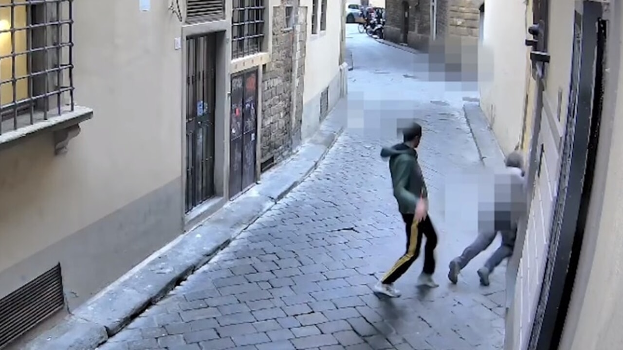 Un retraité sauvagement battu pour avoir réprimandé un garçon