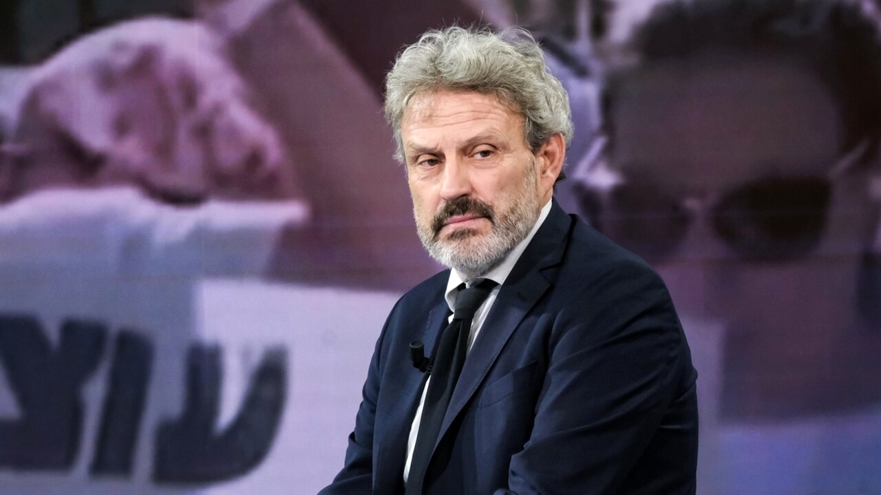 Vittorio Emanuele Parsi a subi une intervention chirurgicale d'urgence : c'est grave