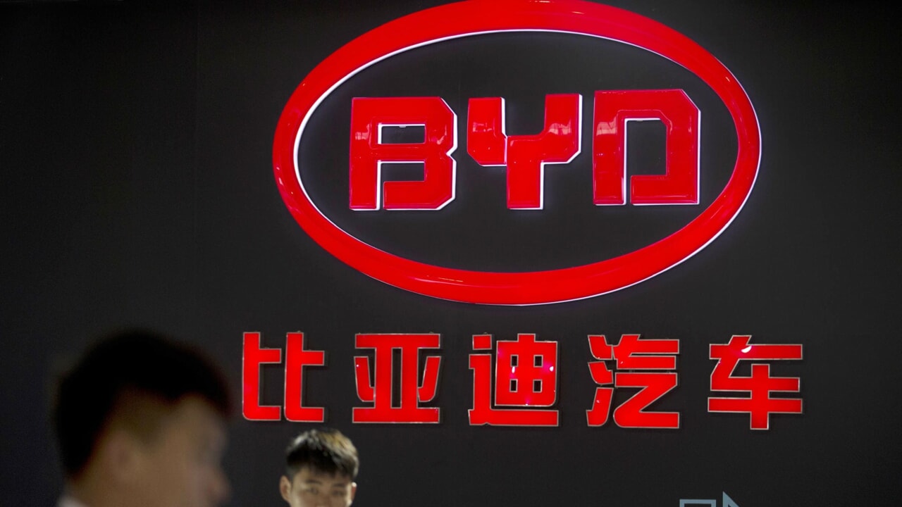 Ils ouvrent une usine pour produire des voitures électriques chinoises, mais avec notre argent