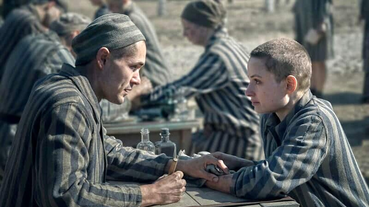 Le Tatoueur d'Auschwitz : la nouvelle série Sky tirée du livre de Heather Morris, à sa sortie