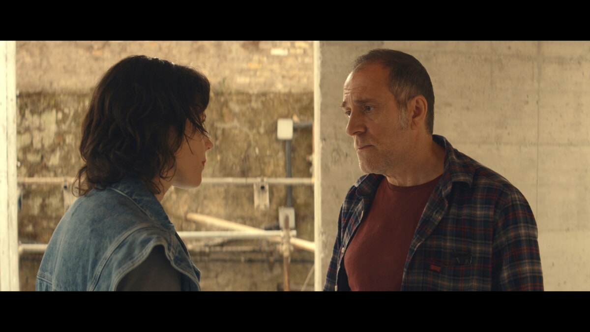 Chiara Martegiani et Valerio Mastandrea dans la série télévisée Prime Video 'Antonia'