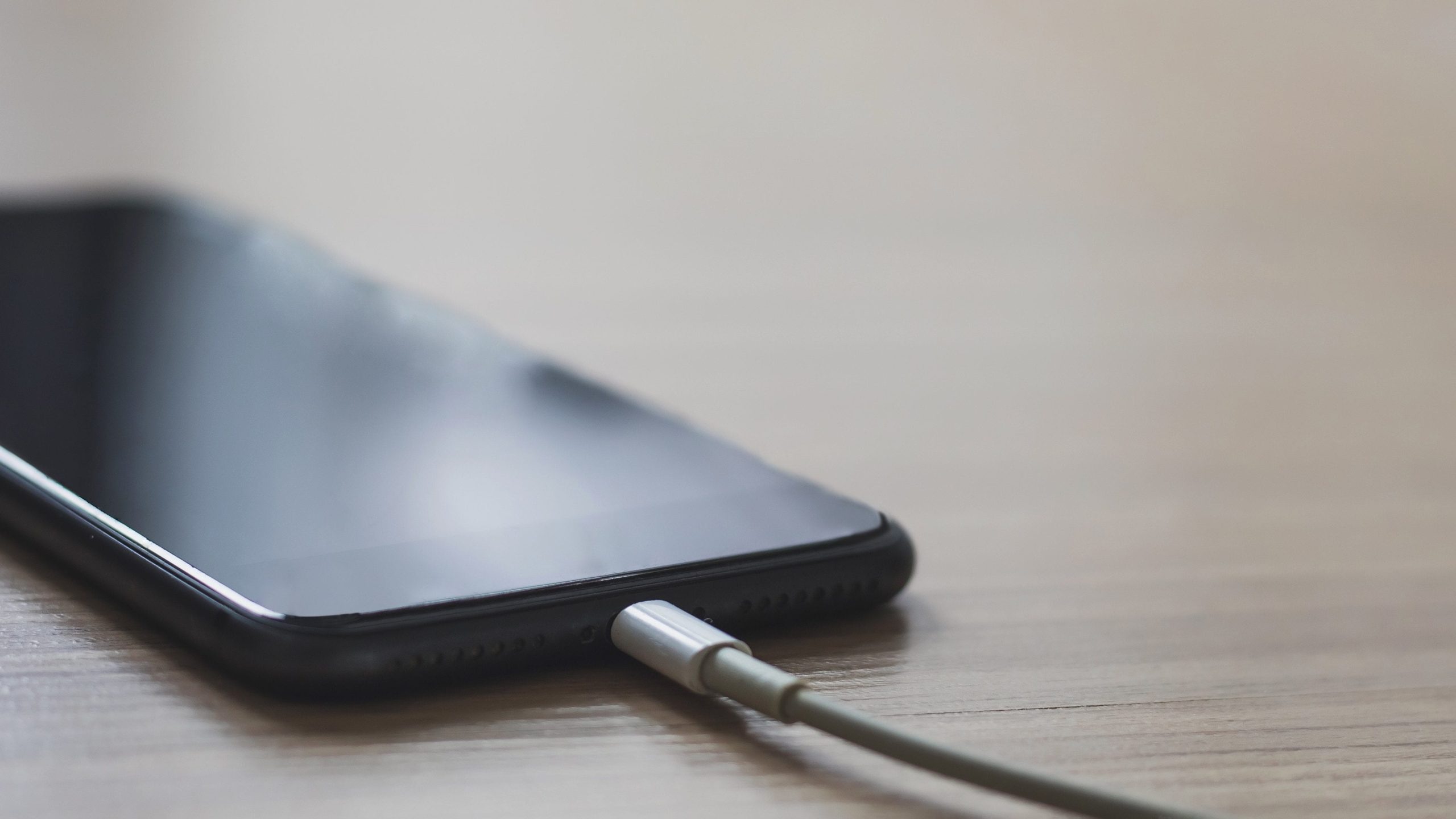 fa male parlare al cellulare quando e in carica