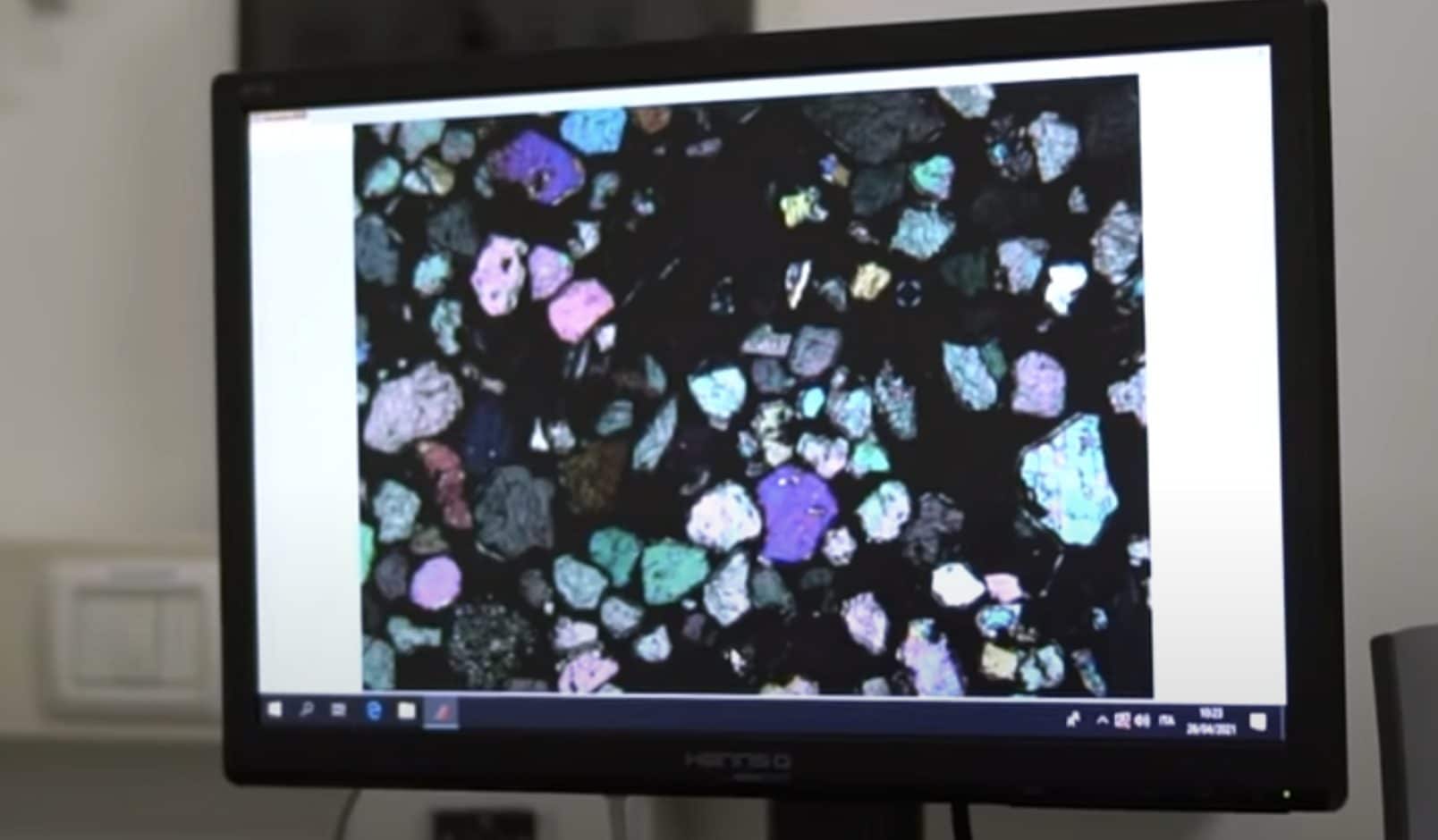 microscope pétrographique