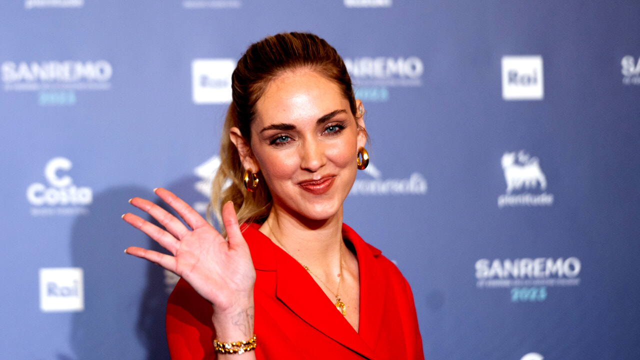 "Stages à 300 euros par mois de Chiara Ferragni"