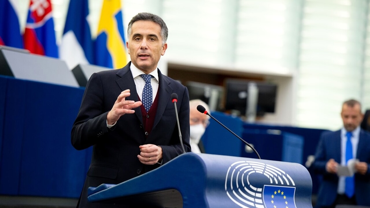 "Pour le commissaire Meloni, ne pensez pas à son arrière-cour politique, il faut un modéré"