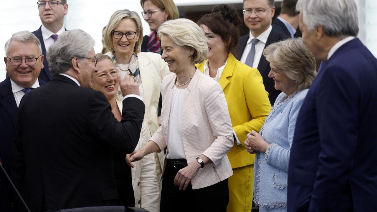 Von der Leyen réélu avec une large majorité, Meloni (de plus en plus isolé) vote contre