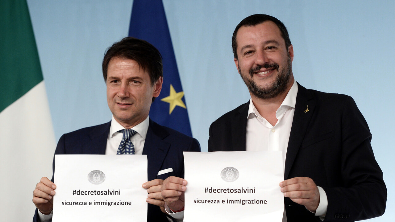 Les 5 étoiles avec la gauche radicale : voici comment ils sont passés de Farage et Salvini à Carola Rackete