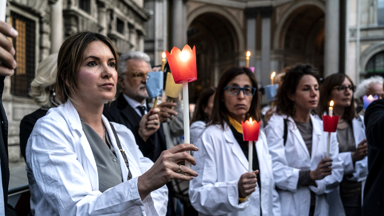 Violence contre les médecins et les agents de santé : les femmes paient toujours