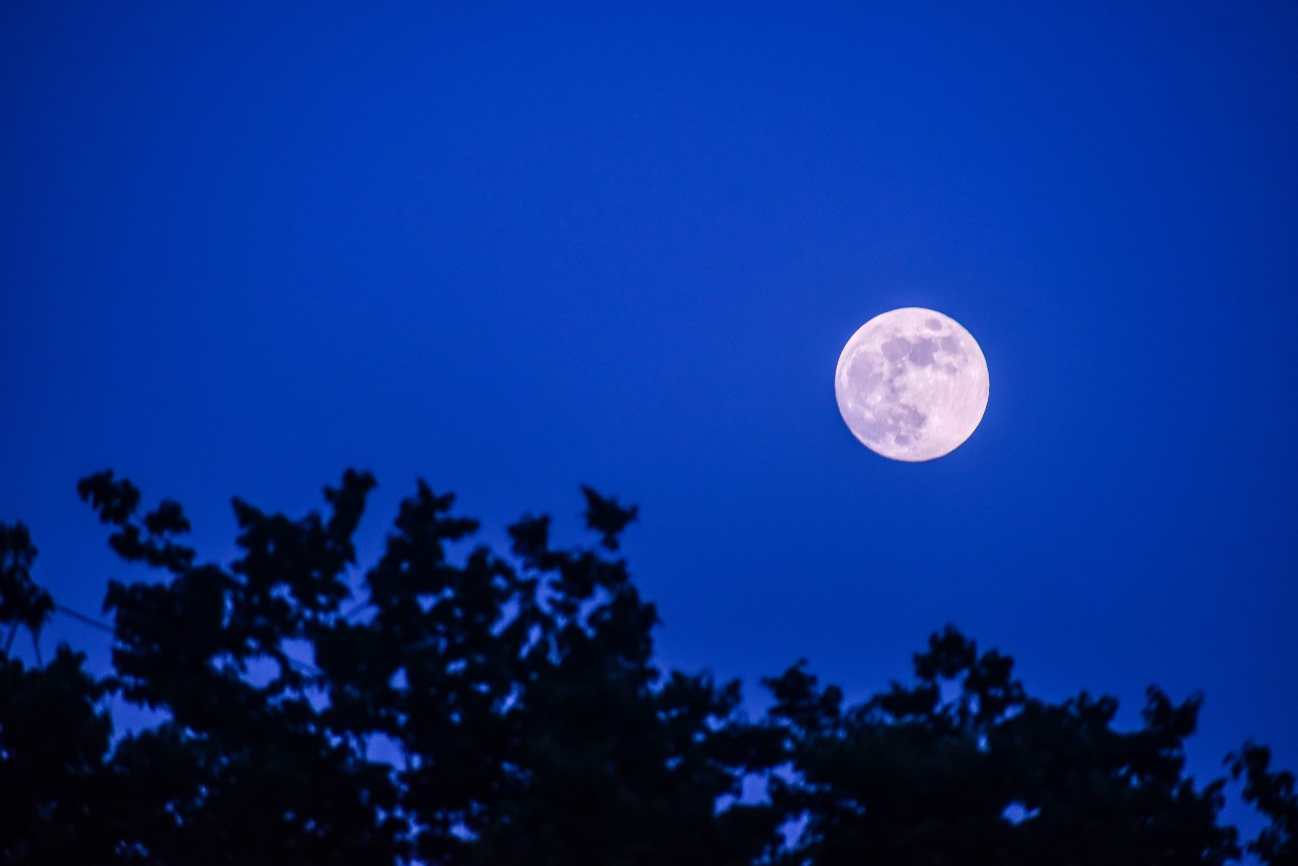 superluna con eclissi parziale