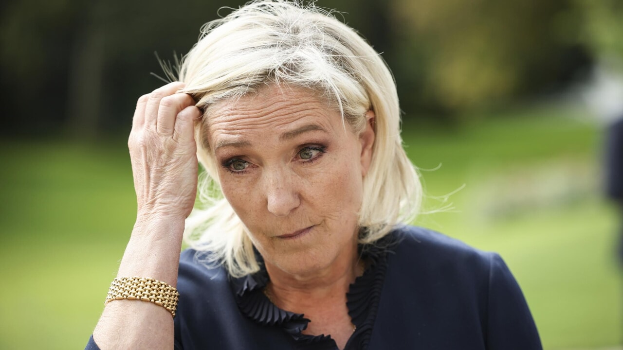 "Employés du parti payés avec l'argent du Parlement" : l'accusation qui met Le Pen dans le pétrin