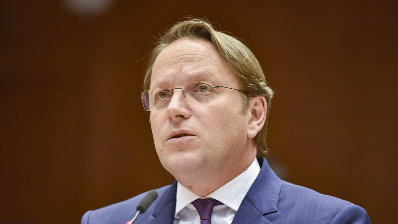 Nouvelles interdictions sur les cigarettes et les médicaments moins chers : les priorités du nouveau commissaire européen à la santé