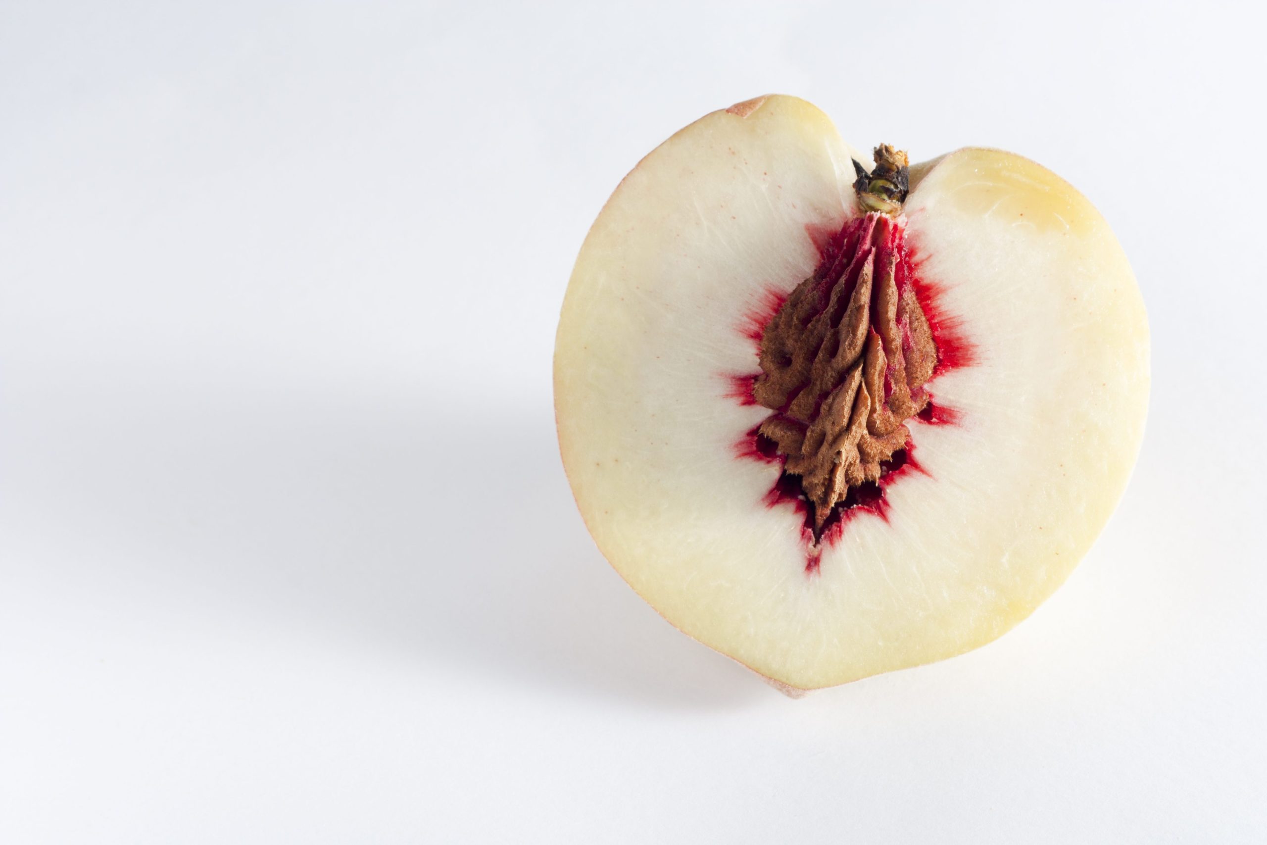 nocciolo delle pesche tossiche cosa contengono