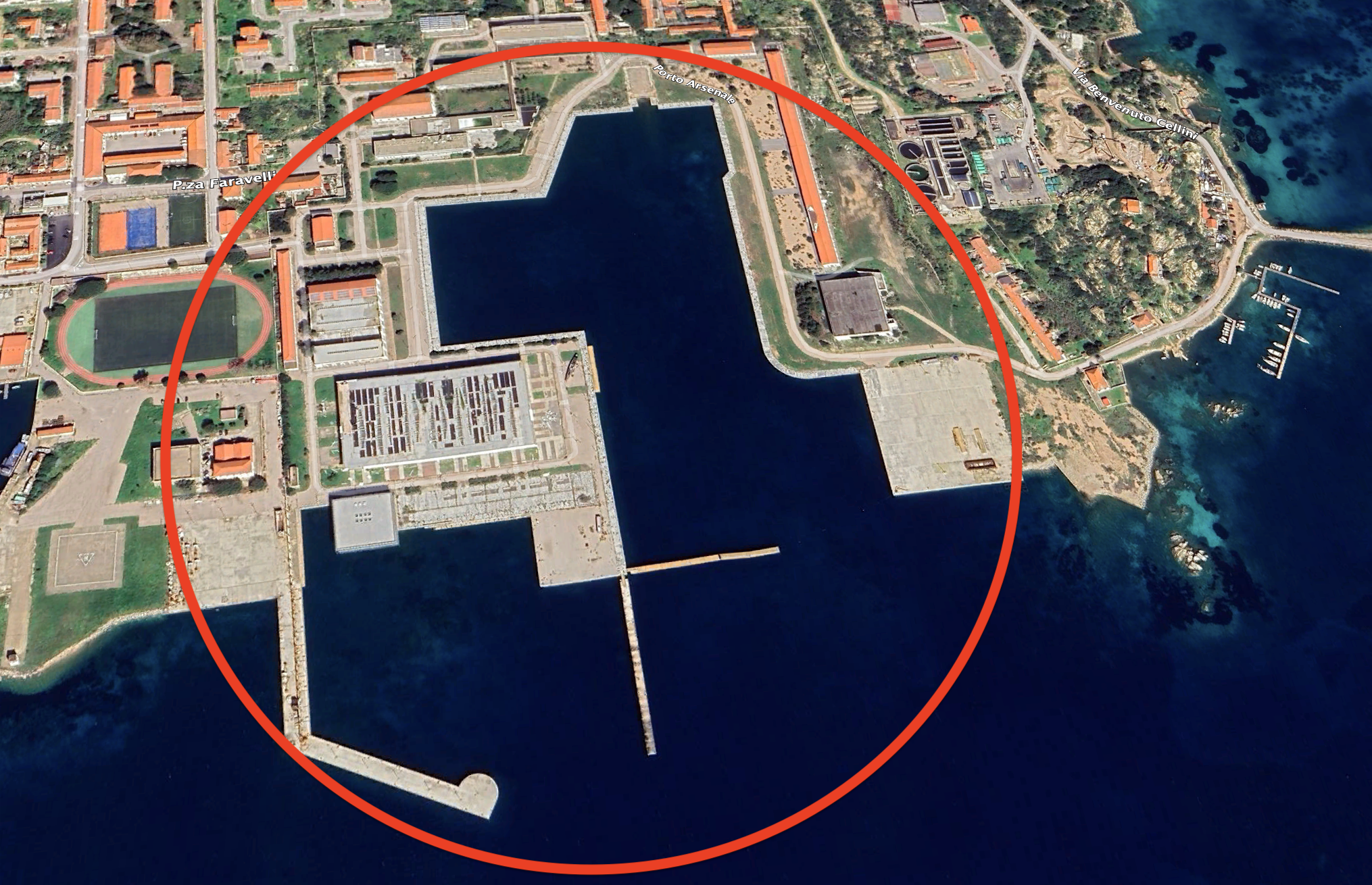 L'ancien Arsenal de La Maddalena, abandonné après les travaux financés par l'État (photo Google) L'ancien Arsenal de La Maddalena, abandonné après les travaux financés par l'État (photo Google)