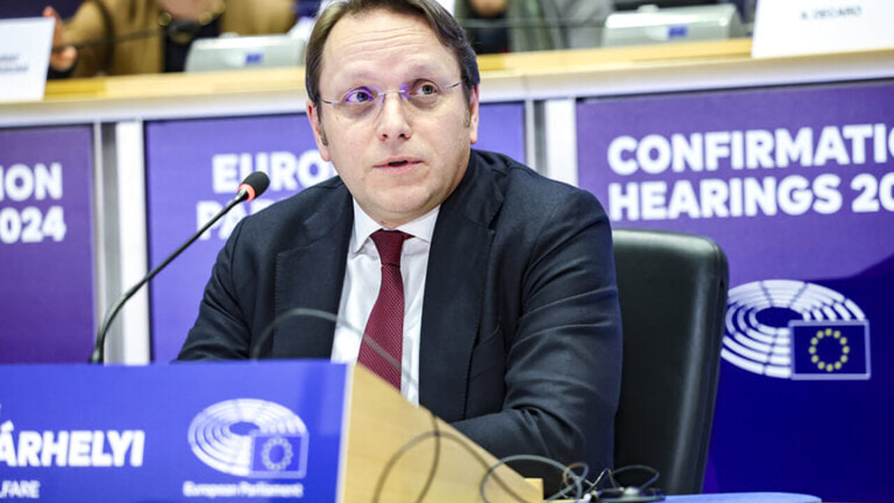 L'homme d'Orbán affaibli, le commissaire hongrois a été déchu de ses pouvoirs en matière de santé reproductive