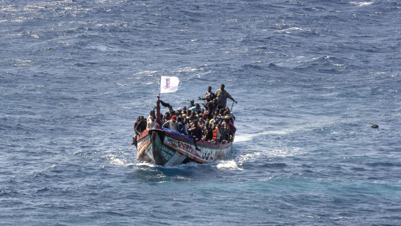 Les migrants arrivant en Italie diminuent (grâce à la Libye et à la Tunisie), et la route vers les îles Canaries est en plein essor