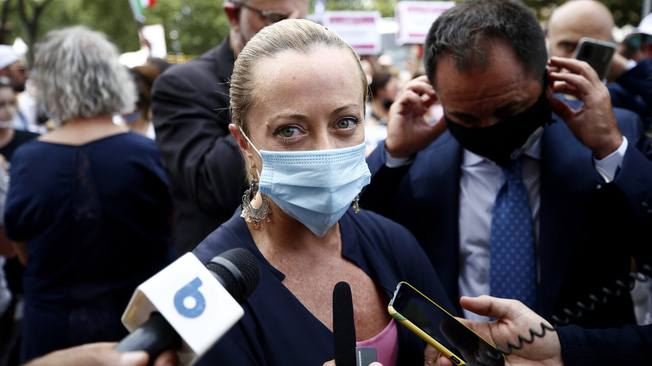Avec la dictature sanitaire, Meloni légitime les haineux
