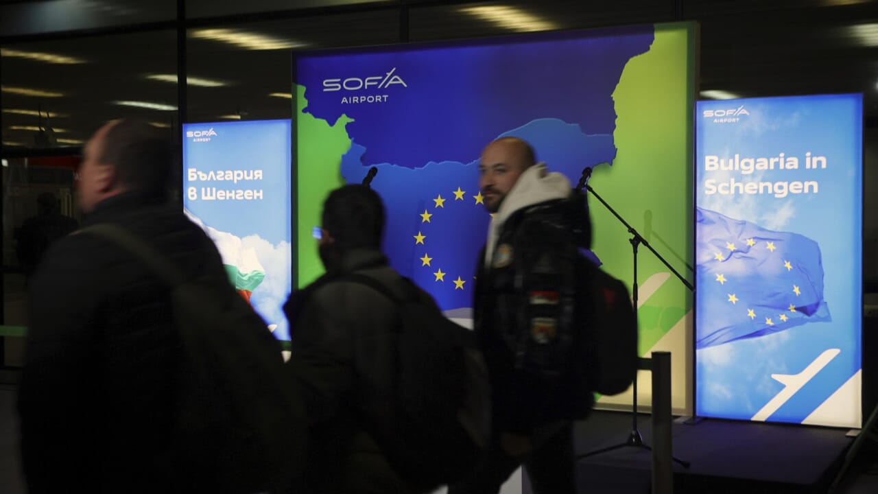 Bulgarie et Roumanie dans l'espace Schengen : tous les contrôles sur les voitures et les camions à la frontière supprimés