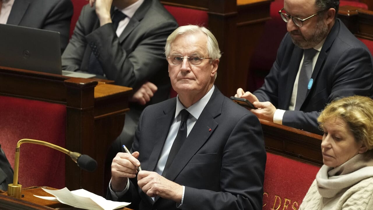 Comment la France est à un pas de la chute du gouvernement Barnier