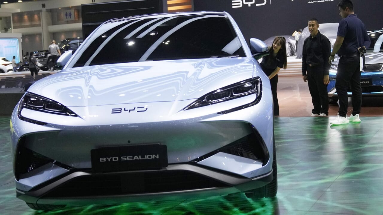 Les géants de la voiture chinois sucent l'UE pour les tâches