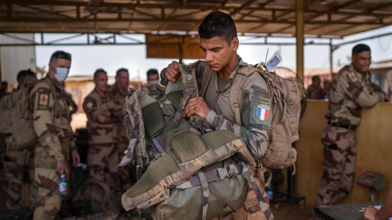 Les troupes françaises se retirent également de Côte d'Ivoire, Paris perd de plus en plus d'influence en Afrique