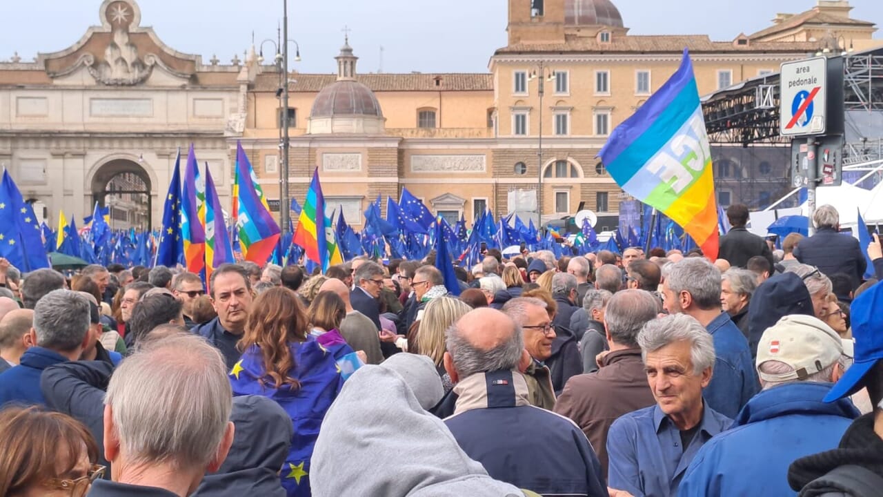 Une Piazza emballée pour l'événement sur l'Europe à Rome, Serra: "Nous sommes un peuple"