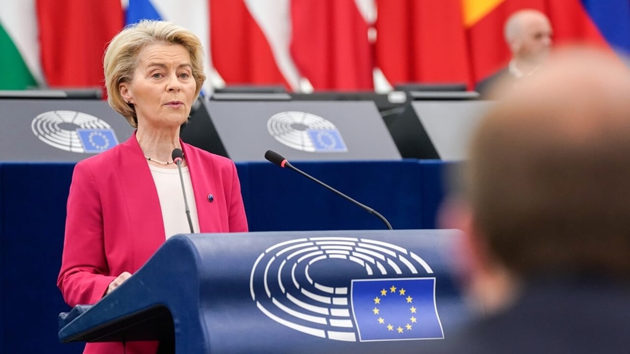 Von der Leyen: "Poutine est un voisin hostile, maintenant la paix par la force. Il est temps de revenir"