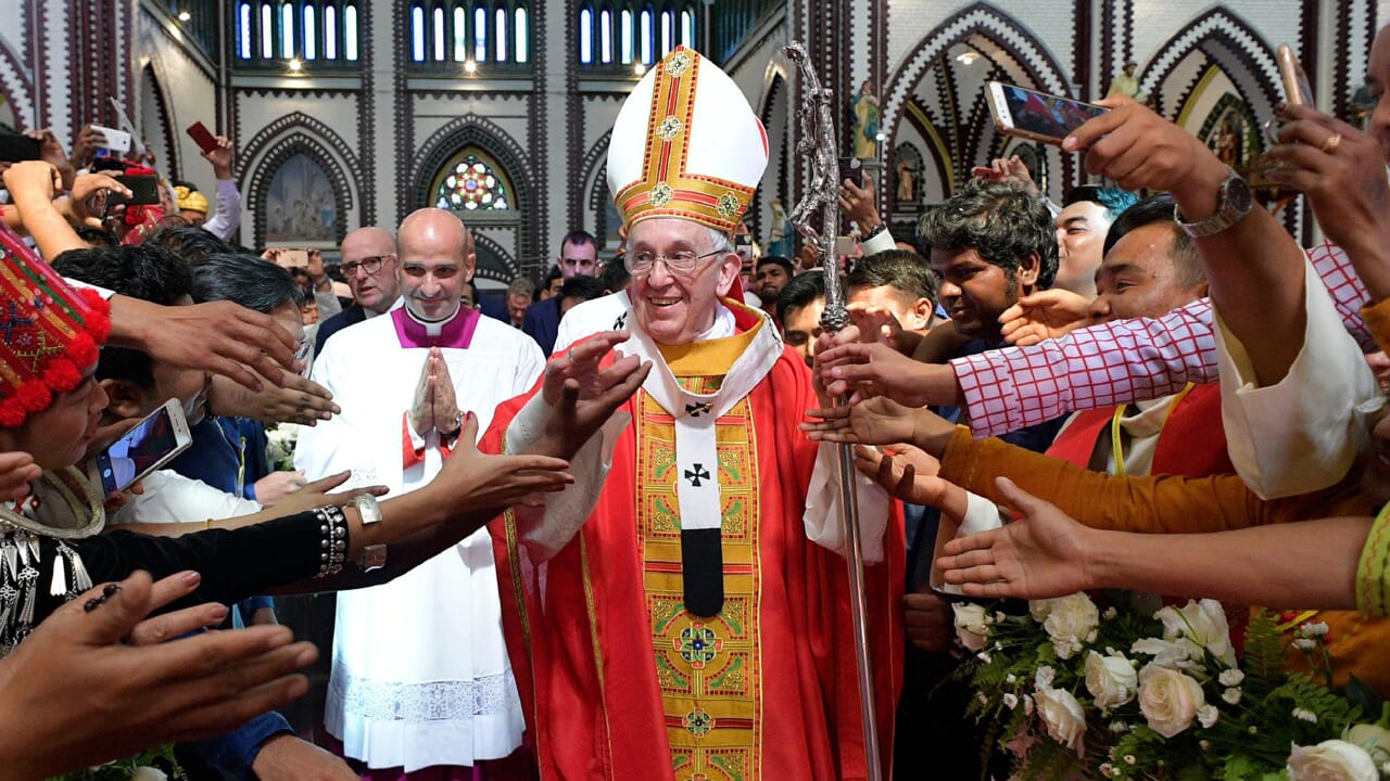 Au revoir Francesco, le pape "curé" qui a changé l'église