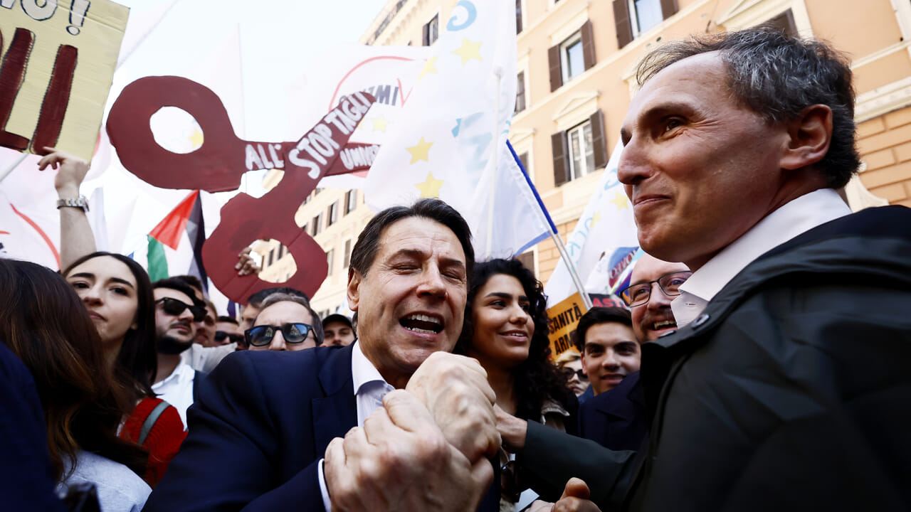 Les deux carrés de désinformation (et complots): voici le parti transversal populiste