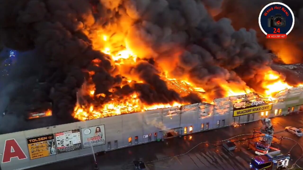 La Pologne ferme un consulat russe: "Orchestré l'incendie du centre commercial de Varsovie"