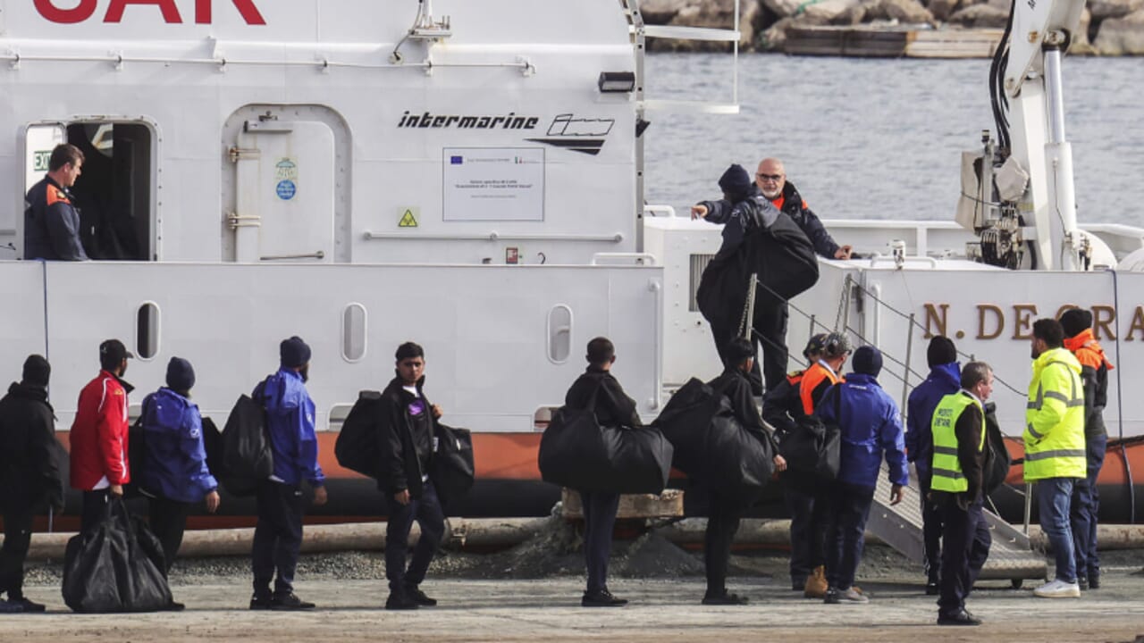 Plus facile d'expulser les migrants vers les pays tiers: comment le droit d'asile changera
