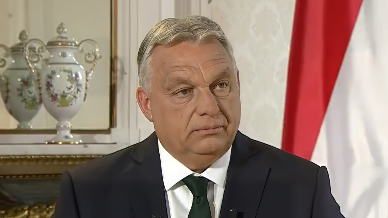 La fente d'Orban: "L'Europe veut remplacer nos populations par des migrants"