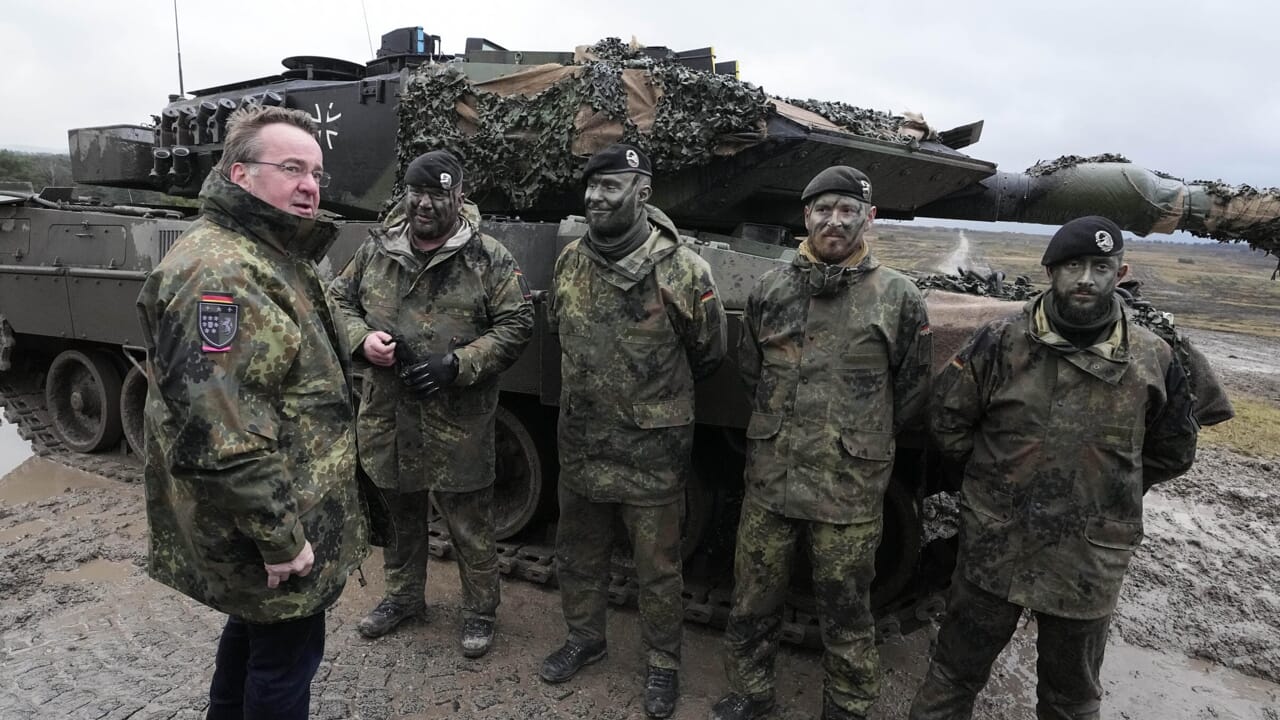 Pas seulement des armes: parce que l'Allemagne veut inscrire 60 mille soldats supplémentaires