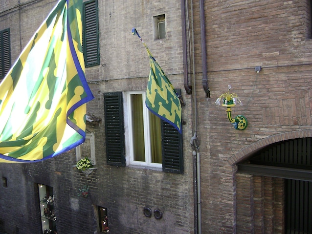 Bruco Flags (Credit Razzairpina via Wikimedia Commons)