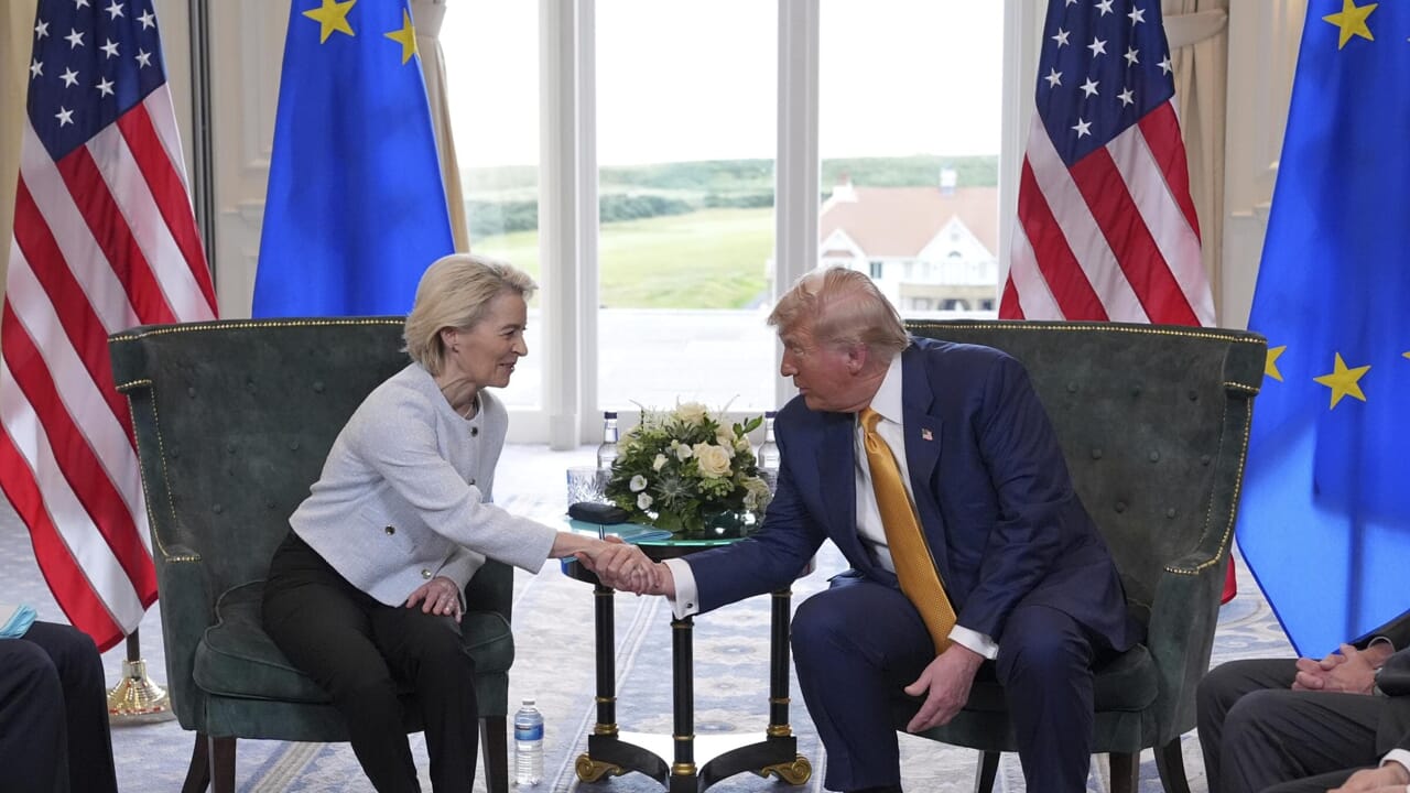 Des dés à 15%, il y a l'accord entre les États-Unis et l'UE. Atout: "Intesa apportera beaucoup d'unité et d'amitié"