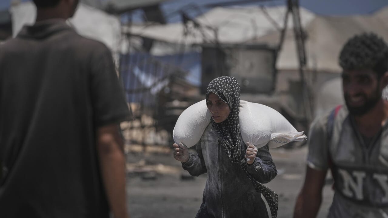 L'Espagne, l'Allemagne et la France lanceront l'aide humanitaire de Gaza du ciel. L'ONU: "Caresty en cours"