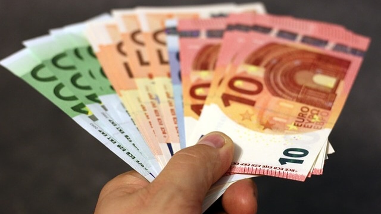 Salaire des parlementaires, la bataille absurde pour la réduire et dépenser plus