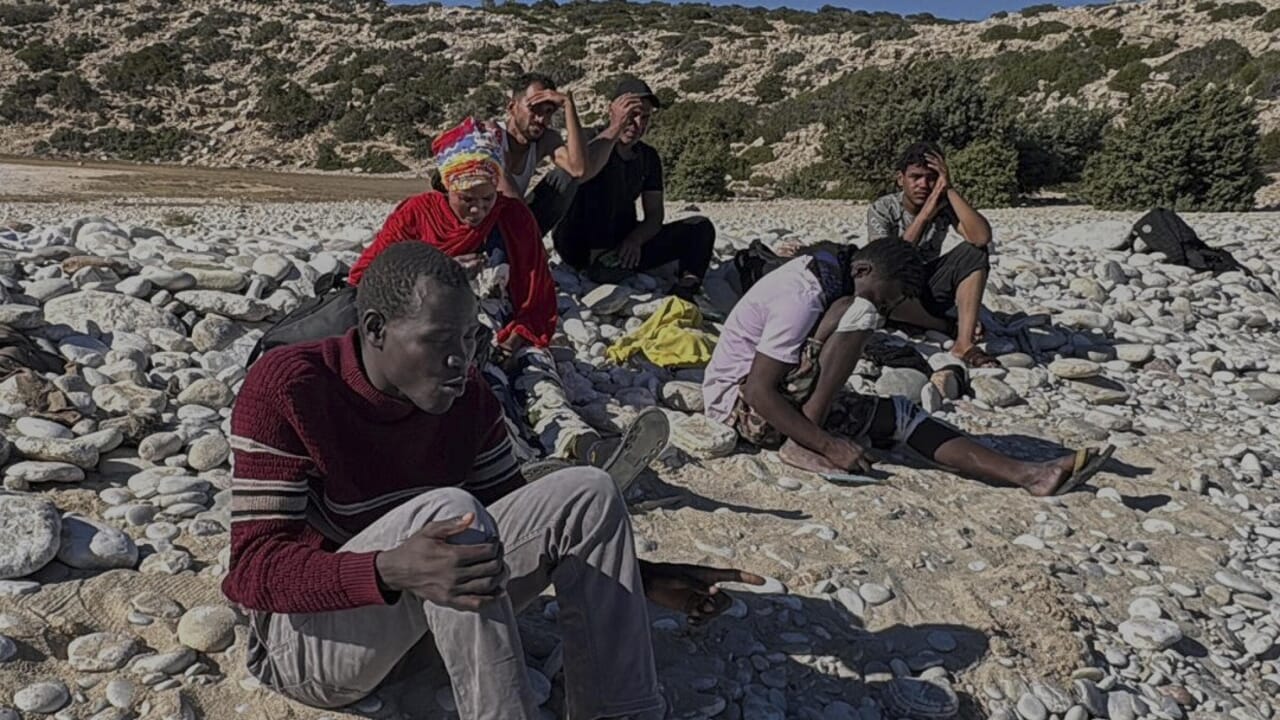 Trop de débarquements de migrants: la Grèce suspend les pratiques d'asile