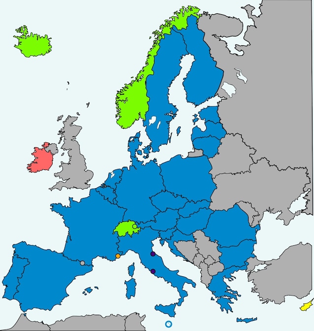 Les membres bleus des pays de l'UE de Schengen, membres verts non de l'UE Schengen; Rouge et jaune, non-membres de Schengen (Wikimedia Commons)