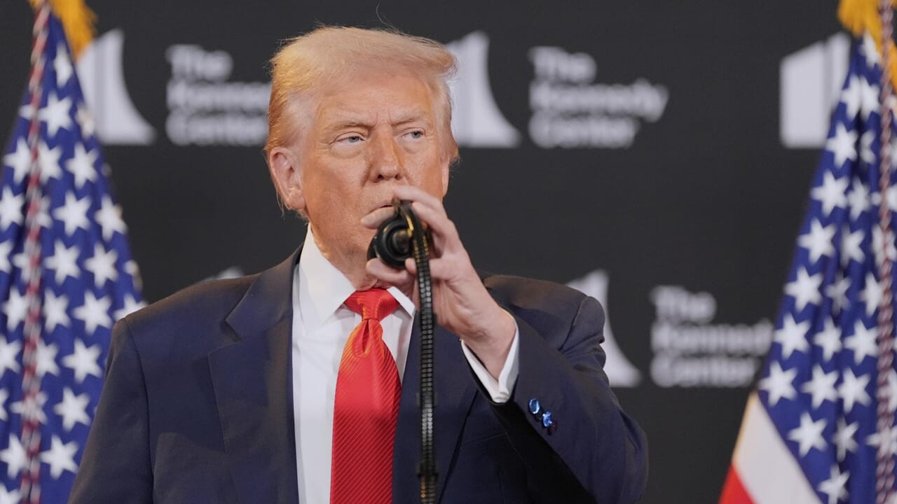 Trump menace Poutine avant le sommet de l'Alaska: "Conséquences très graves si la guerre ne s'arrête pas"