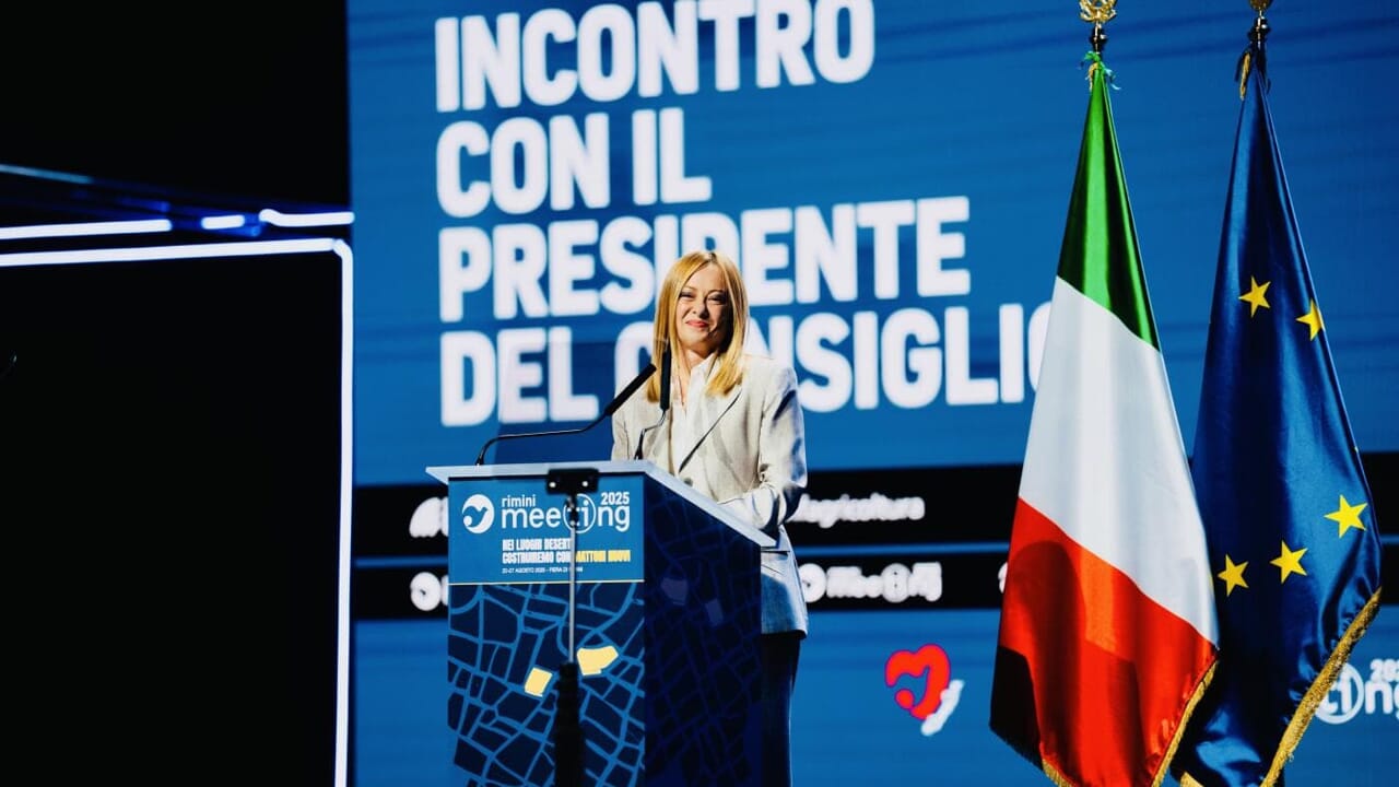 "Dieu, la patrie et la famille" Et pour Meloni, le meilleur allié est le centre-gauche