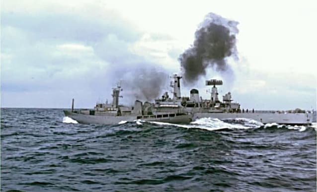 Collision entre le HMS Scilla et la patrouille islandaise Odinn (Wikimedia Commons)