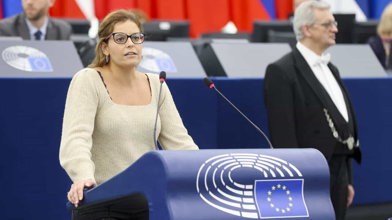 Ilaria Salis est "sauvegarder": Premièrement oui à l'immunité. Hongrie: "Criminel qui mérite la prison"