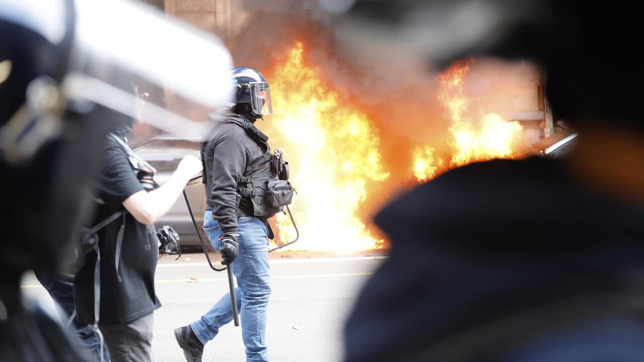 Protestes contre la manœuvre, la France se rend dans les rues: "Nous sommes un million"