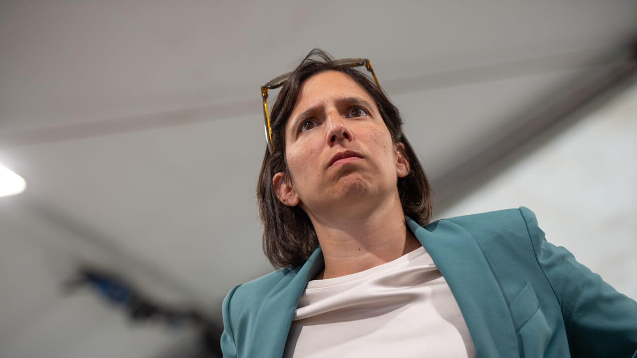 Quelqu'un allume la lumière à Schlein: seulement la confusion contre les chères Bills