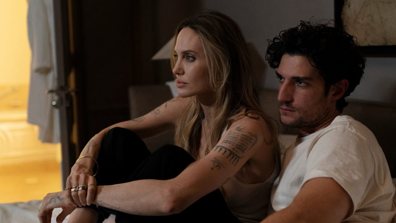 "Couture" nous fait un top Angelina Jolie, mais elle aurait pu oser plus