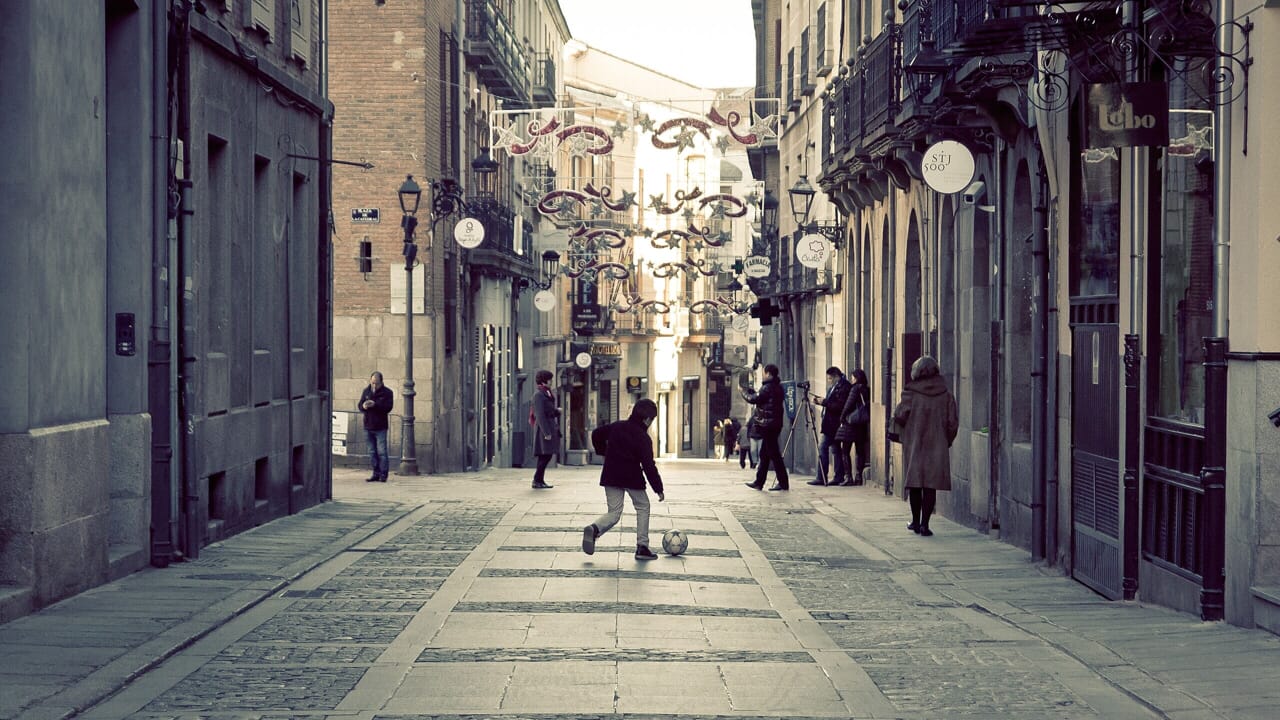 L'excuse "les enfants ne jouent plus dans la cour" C'est très pratique pour nous