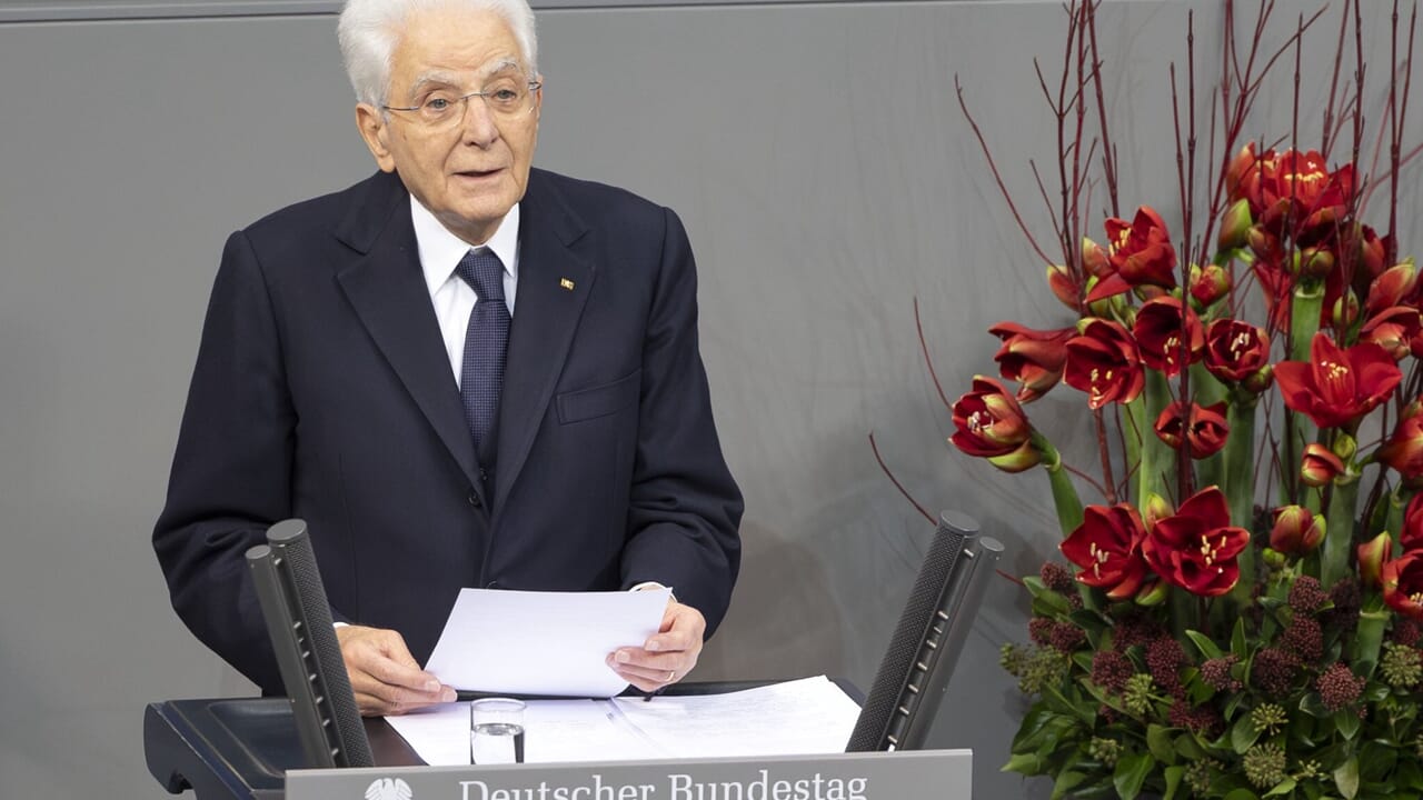 Mattarella au Bundestag : "Trop de Dr Folamour amoureux des bombes. Ceux qui attaquent des civils ne doivent pas rester impunis"