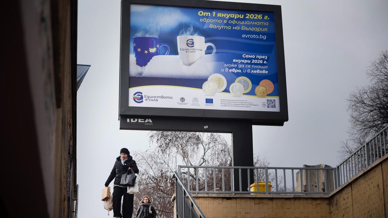 La Bulgarie adopte l'euro, l'inquiétude des citoyens : "Il y aura une augmentation de prix"