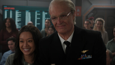 Cynthy Wu et Joel Kinnaman dans For All Mankind 5